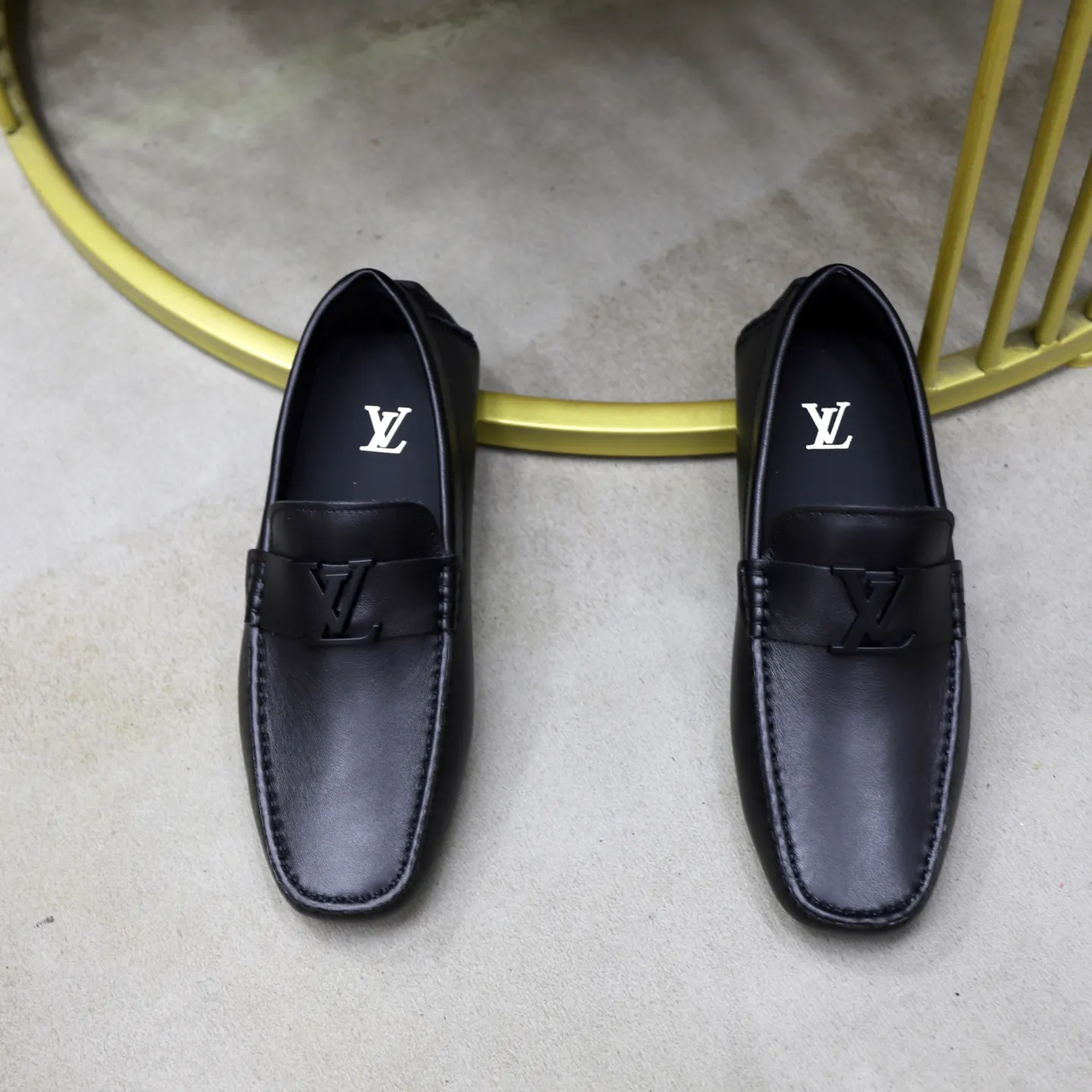 Ex-factory price: 480💰【LV】Louis Vuitton ⚠️High-end men’s driving and pedal series ⚠️38-44 (customized for 45) ⚠️All original cowhide leather! Thick and soft! Made entirely of calfskin lining! Rubber sheet anti-slip beanie sole! Three-dimensional package technology! Fashionable and classic! Handicrafts! Original high quality! Feel free to compare!